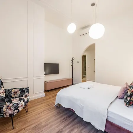 Clark & Chain Charm Grand With Castle View Apartment Budapest