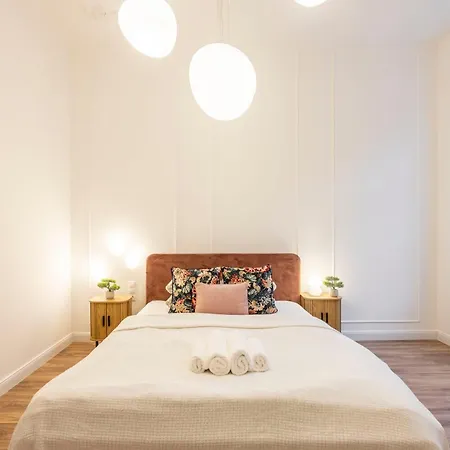 Clark & Chain Charm Grand With Castle View Apartment *