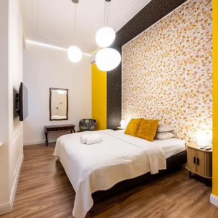 Clark & Chain Charm Grand With Castle View Budapest