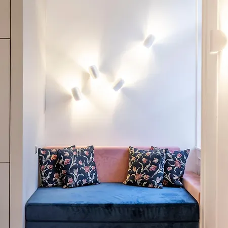 Clark & Chain Charm Grand With Castle View Apartment *